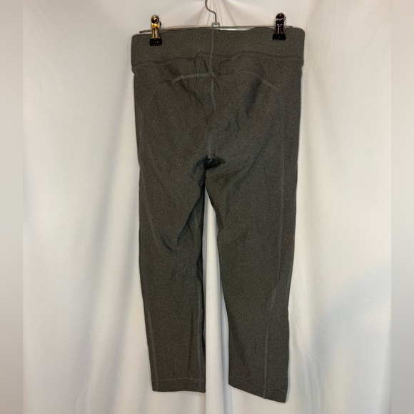 Under Armour Women’s Compression Capri Pants - Picture 2 of 4